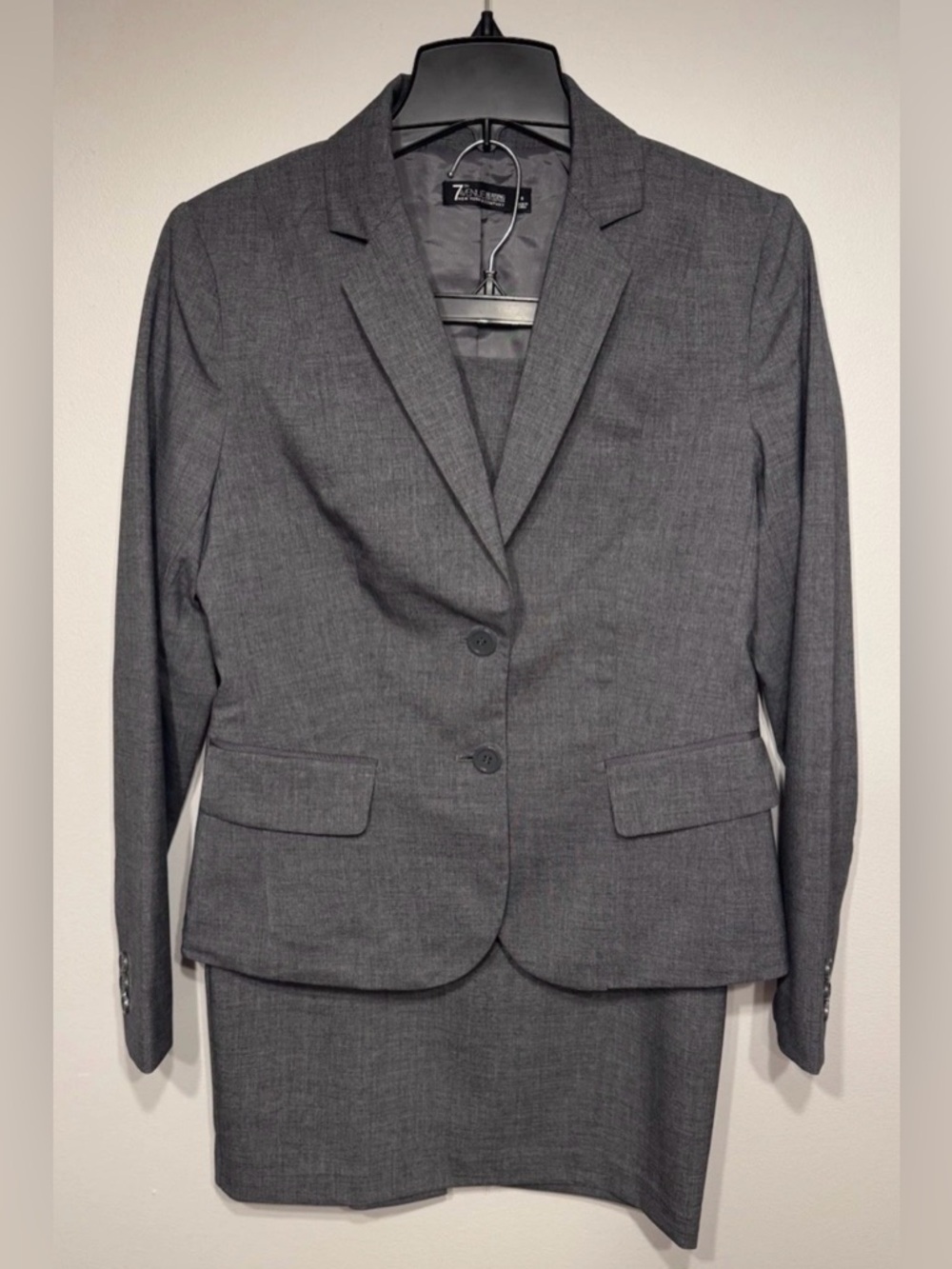 New York & Company 7th Ave Gray Skirt Suit Set Blazer Size 6 Skirt Size 4 Career